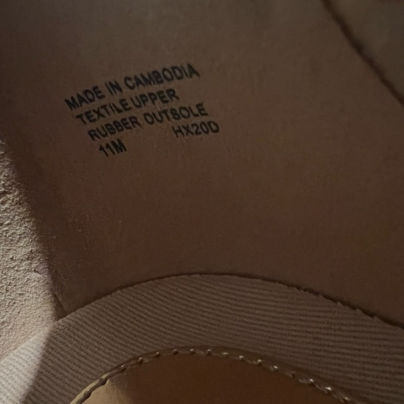 Michael Kors mesh slip on sneakers pink glitter
Size 11 never worn - Picture 6 of 6